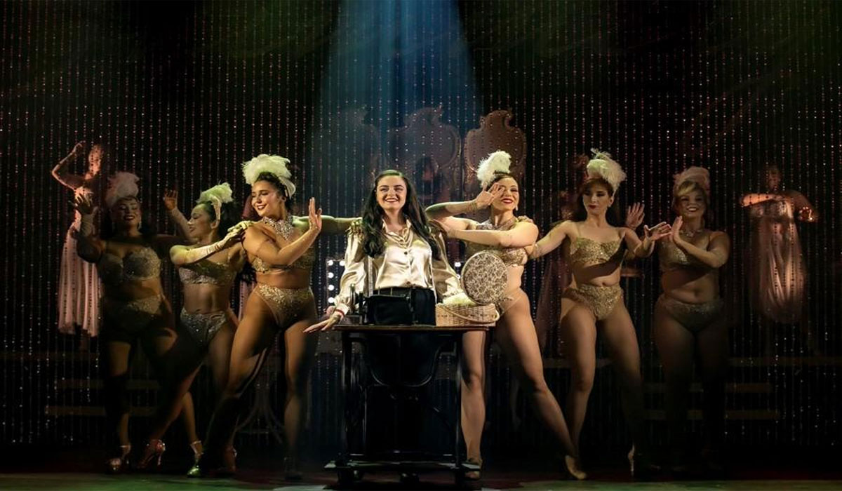 From Vintage Glam to Modern Stage Magic: The Allure of Burlesque & Effeuillage